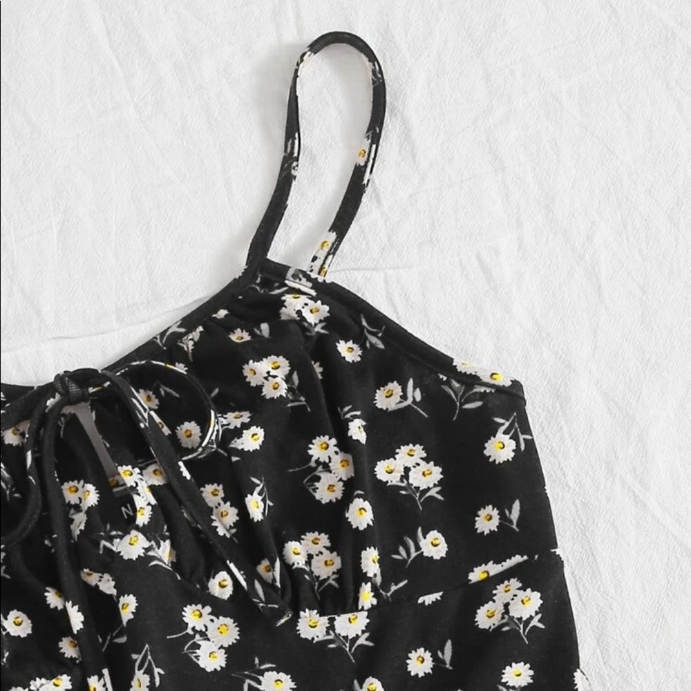 NWT SHEIN: XS Black Floral Tie Up Strap Romper - Picture 7 of 10